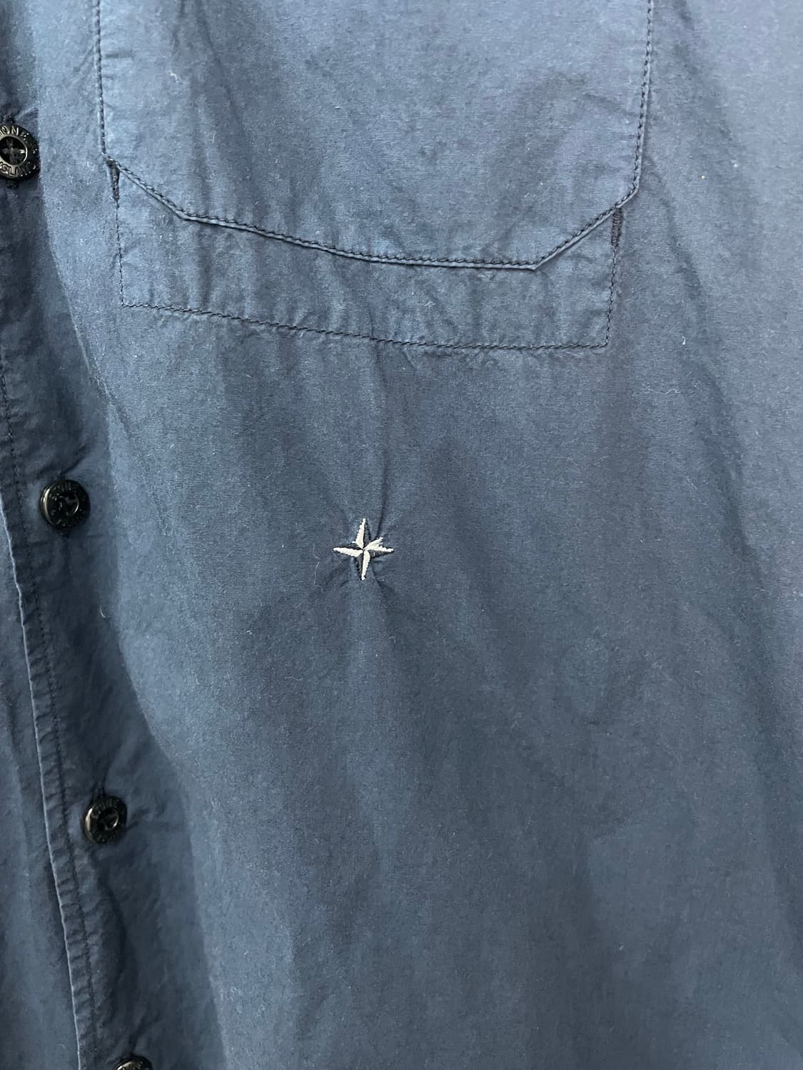 스톤아일랜드 네이비 스몰로고 포켓 셔츠 H2108 상품이미지3