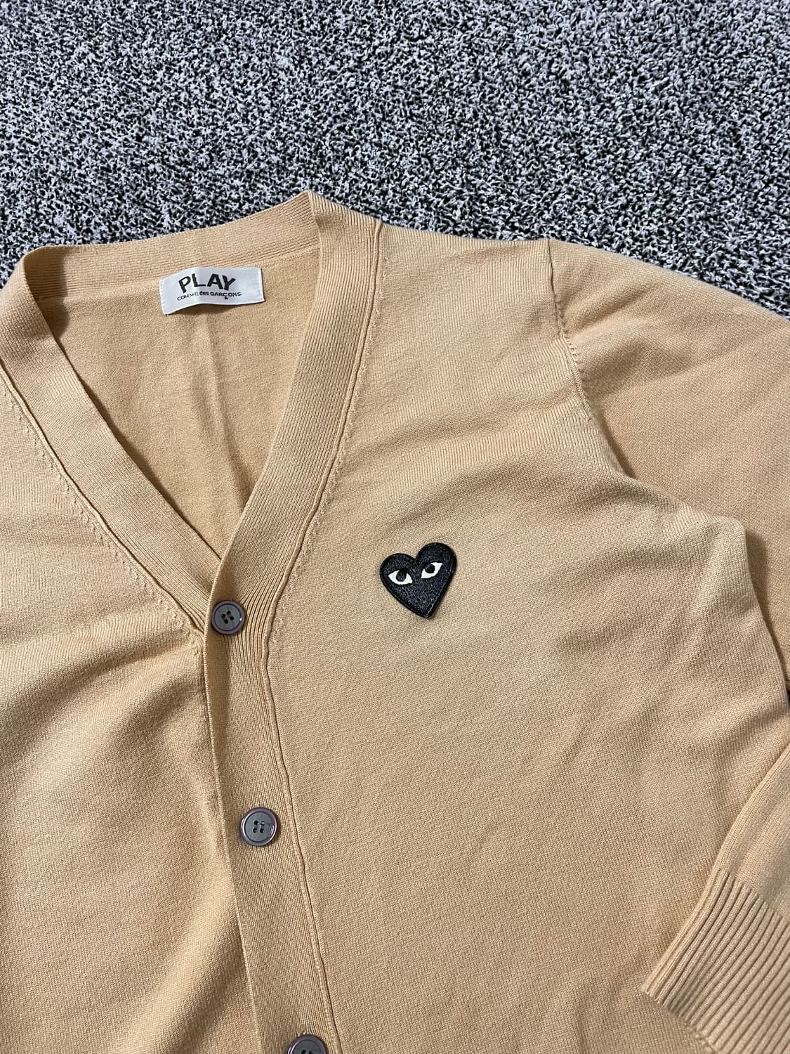 빈티지9. 꼼데가르송 플레이 울 가디건 하트 와펜 니트 가디건 베이지 상품이미지2