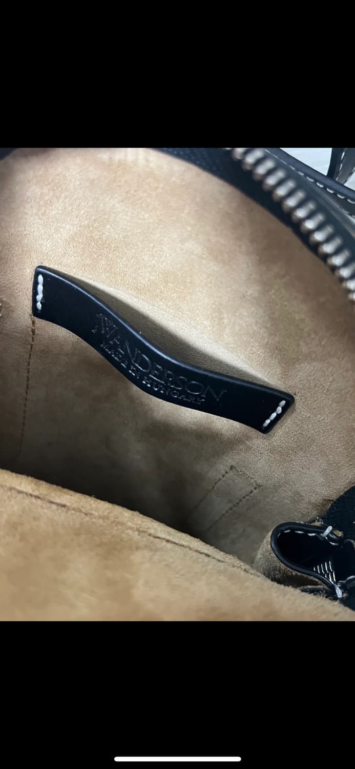 jw anderson 제이더블유앤더슨 미디 캡 크로스백 상품이미지3