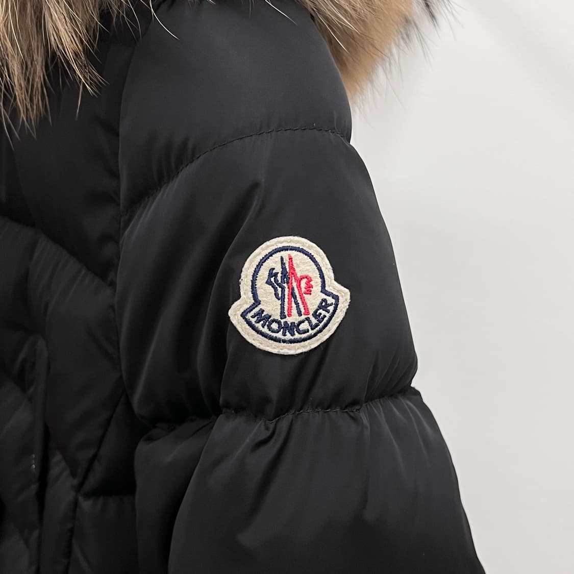 [S급/00사이즈] 몽클레어 클로에 롱패딩 와펜 로고 블랙 패딩 상품이미지4