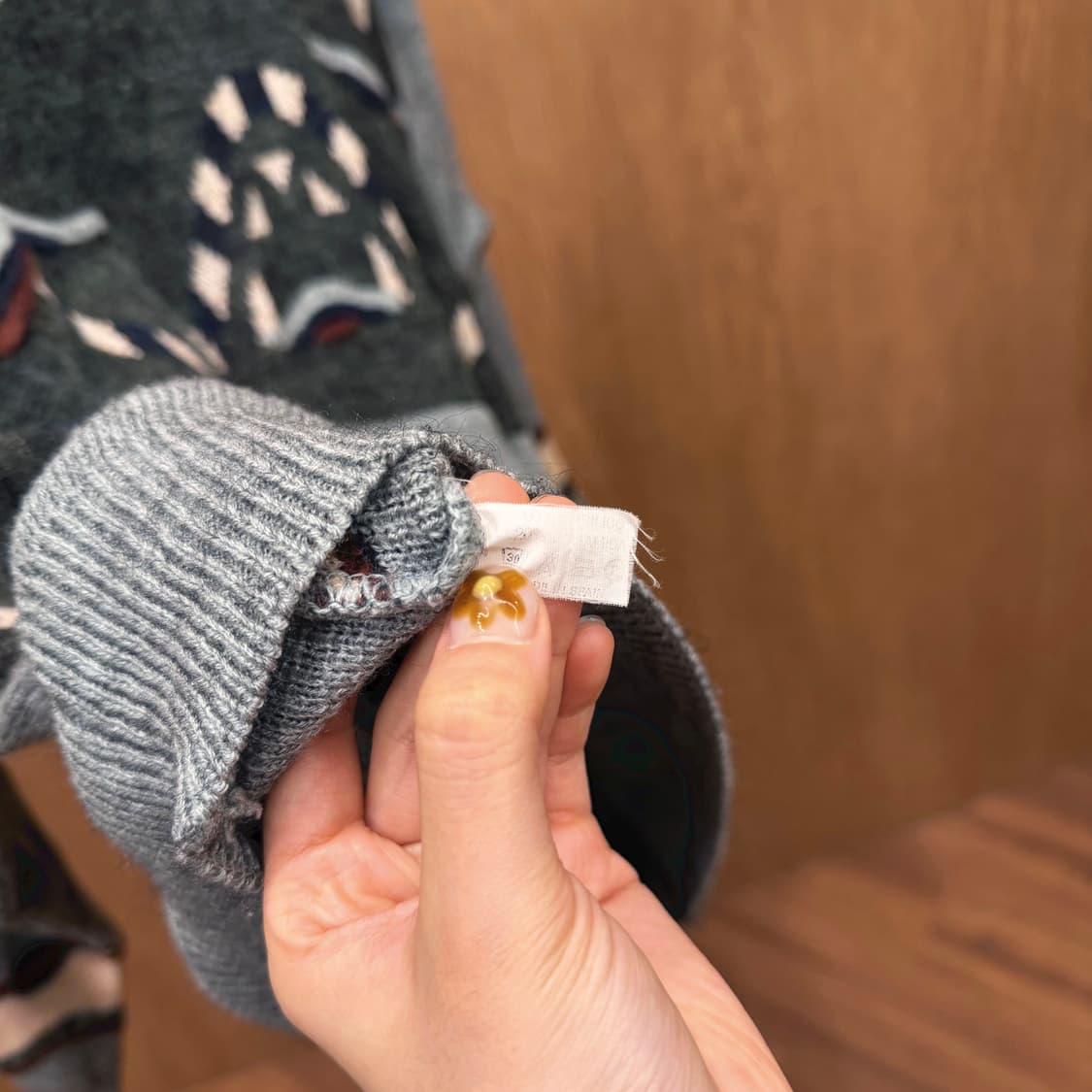 미쏘니 라운드넥 긴팔 니트 자카드 패턴 배색 디테일 루즈핏 그레이 상품이미지7