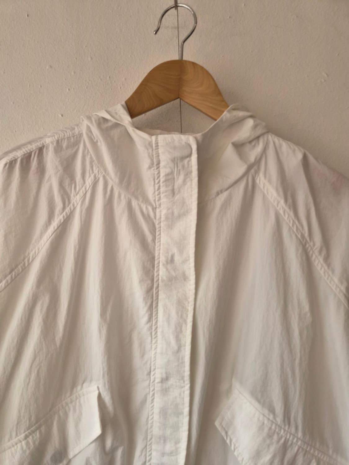 트렌드콜렉션 여성 후드프릴바람막이점퍼 FREE 상품이미지1