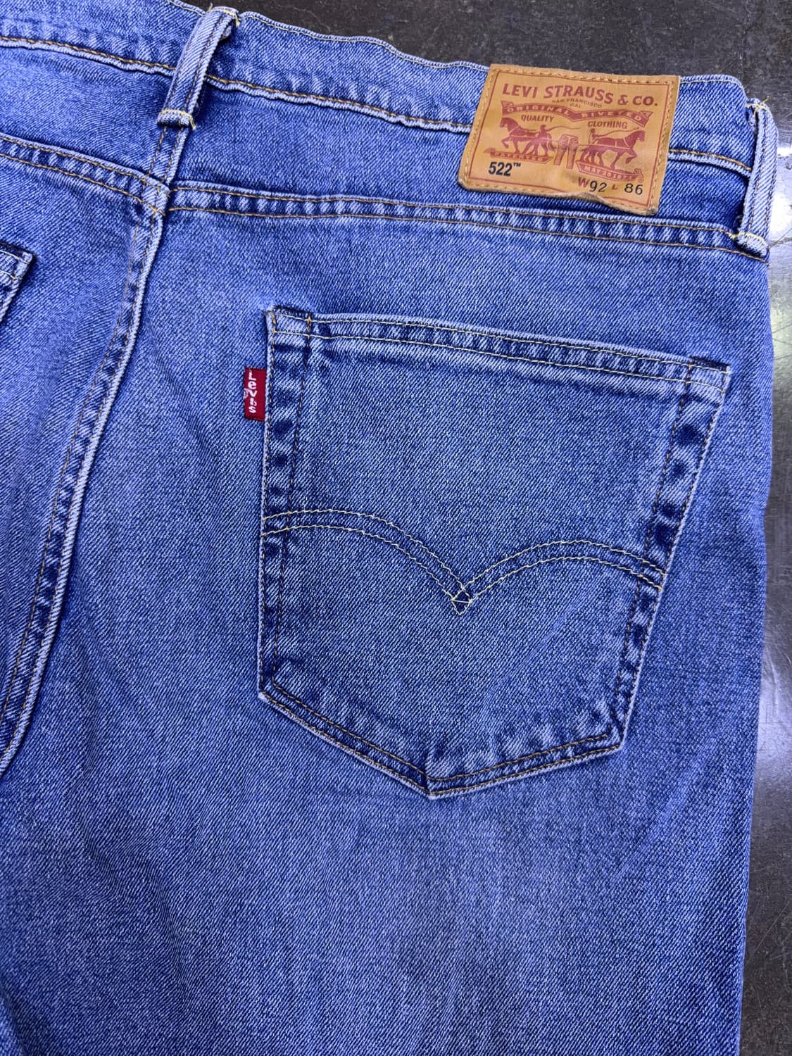 리바이스 522 슬림 테이퍼드핏 중청 워싱 데님팬츠 36 상품이미지7