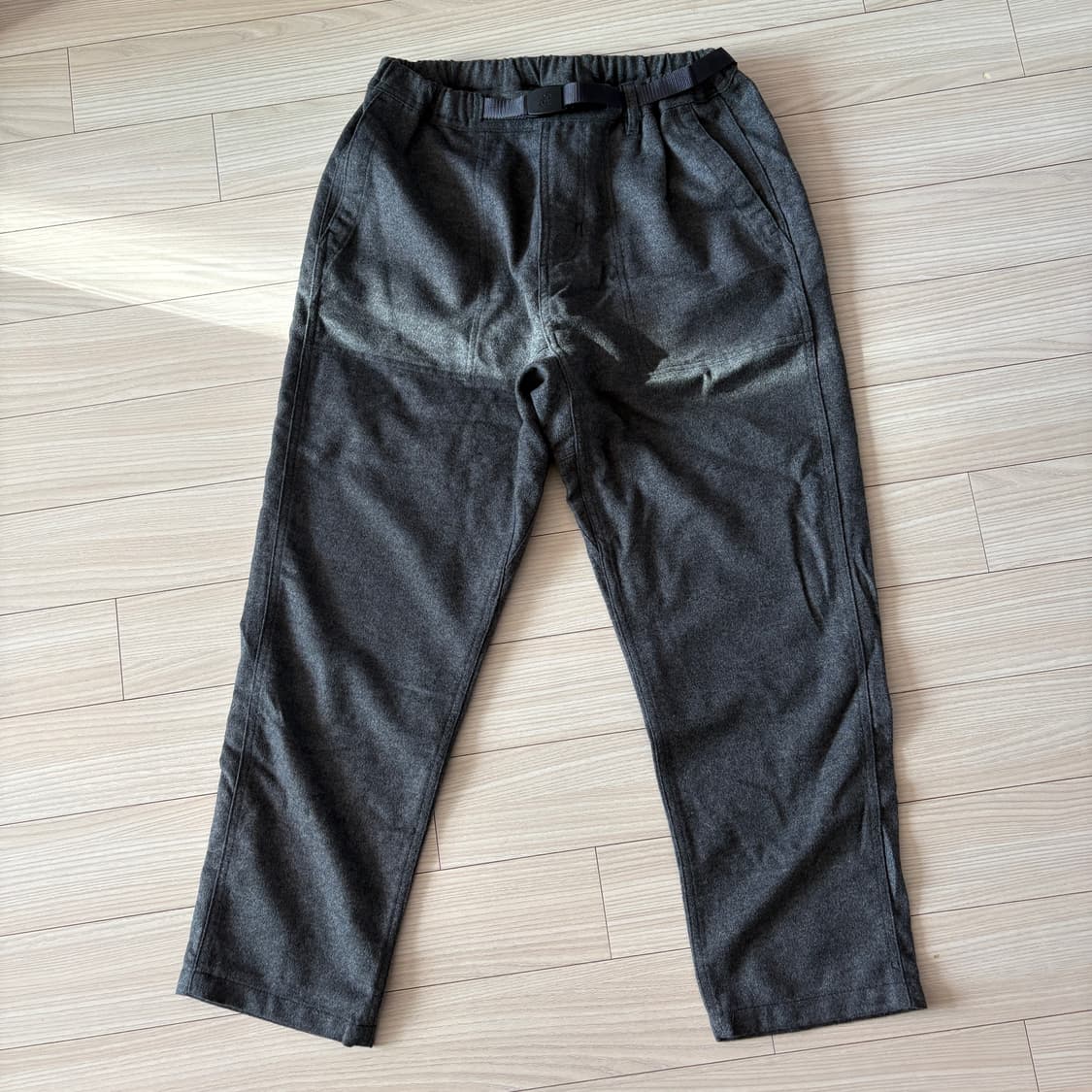 그라미치 울 루즈테이퍼드 팬츠 상품이미지1