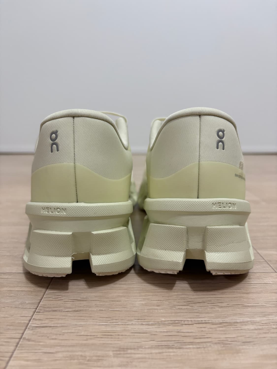 온 러닝 X 파프 / 클라우드몬스터 2 시들링 화이트 / 265 상품이미지3