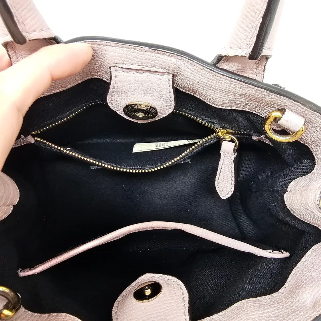 정품 버버리 하우스 체크 배너백 스몰 (스팽글 레더) 상품이미지8