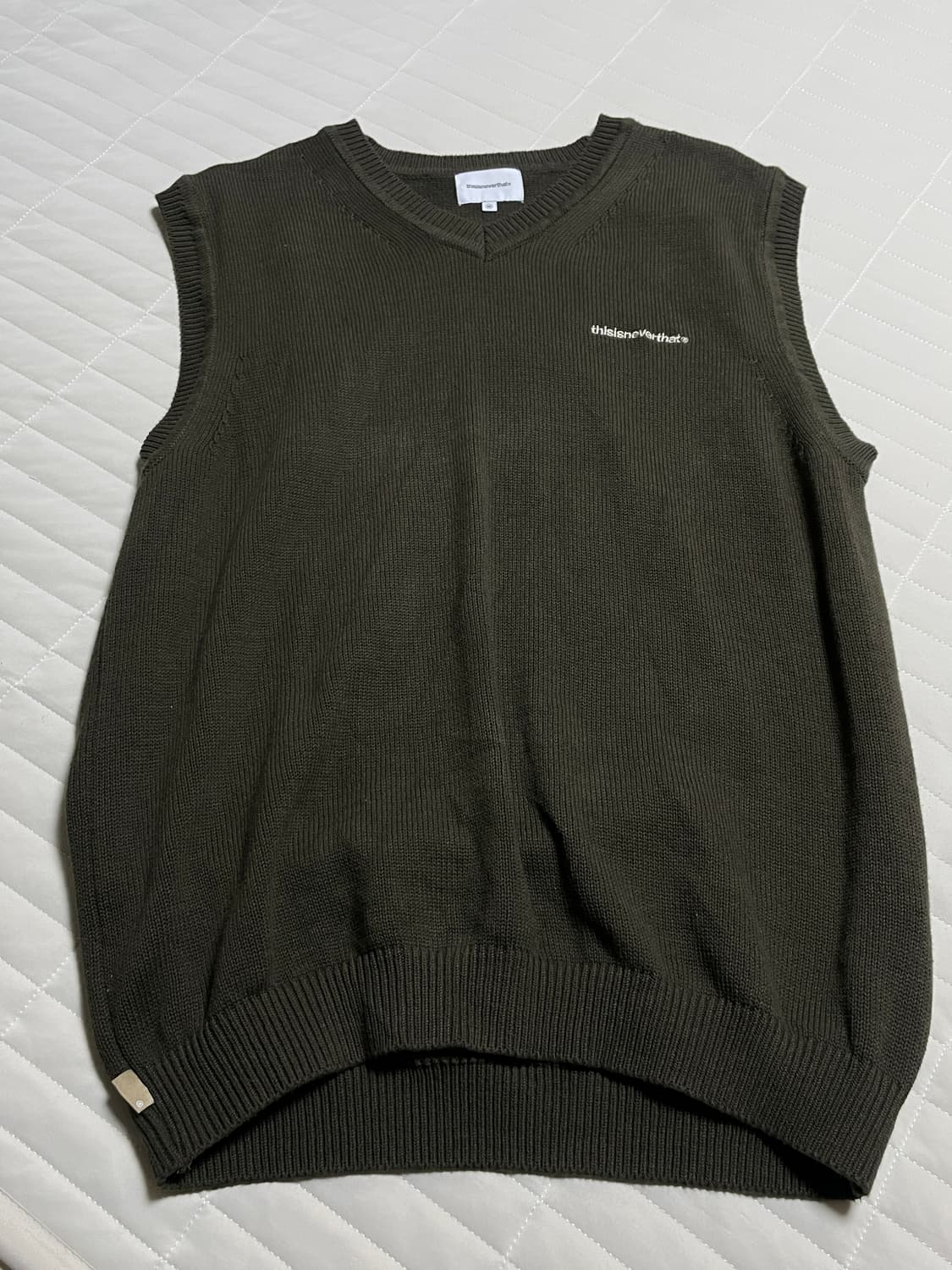 [새상품]디스이즈네버댓 브이넥 니트 카키 상품이미지2