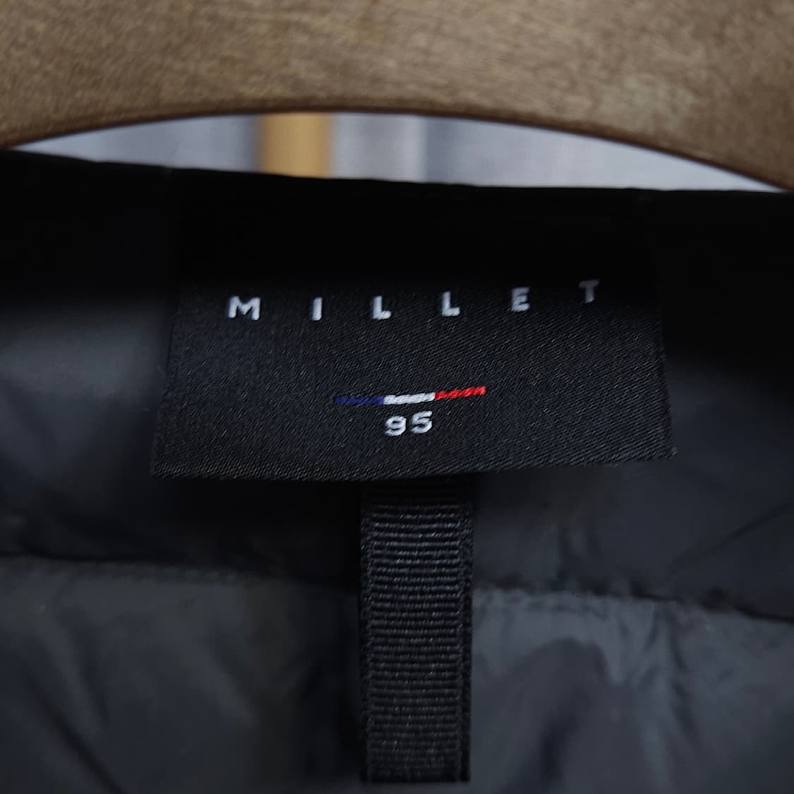 95 ) 밀레 남성 거위털 구스 브이넥 경량 패딩 차콜 상품이미지4