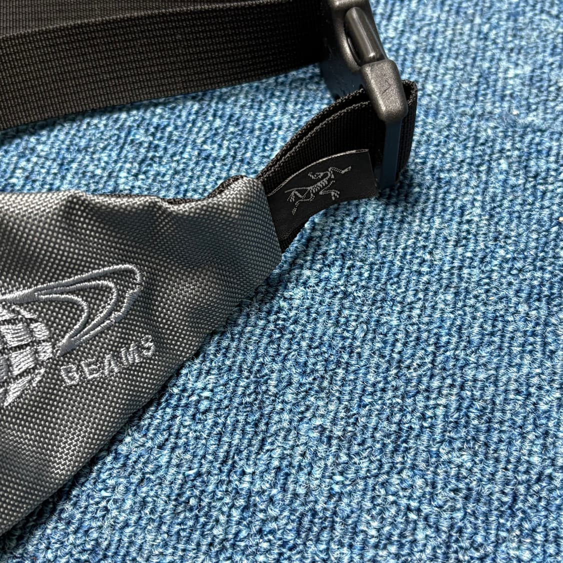 아크테릭스 x 빔즈 콜라보 힙색 미니백 상품이미지4