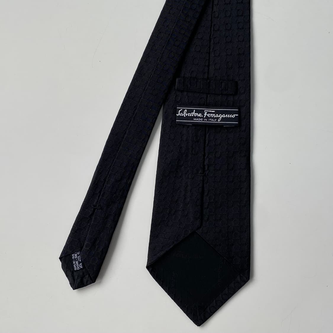 페레가모(Ferragamo) 모노그램 정품 명품 블랙넥타이 상품이미지3