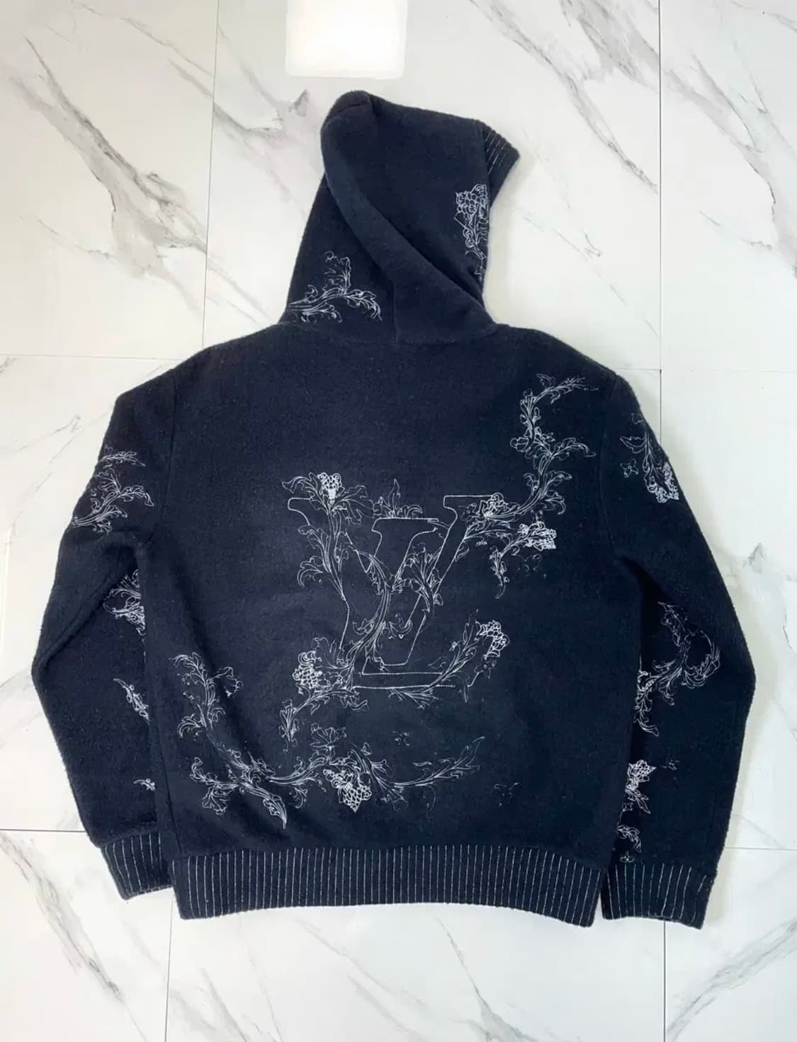 루이비통 엠브로이더드 LV 플리스 후드집업 자켓 XL 상품이미지1