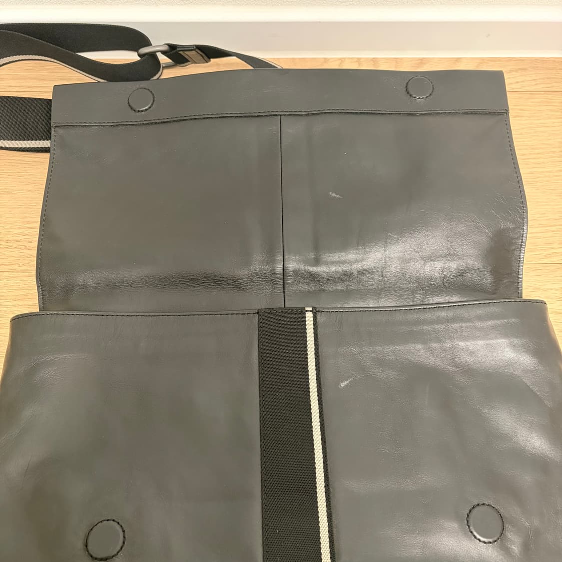 휴고 보스 남성 가죽 크로스백 숄더백 (가방) 상품이미지9