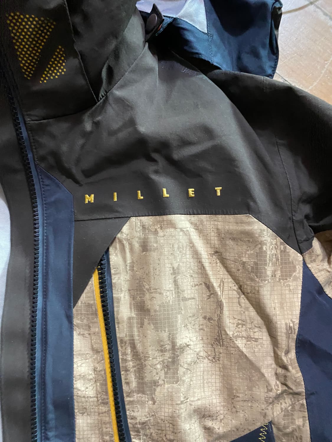 밀레 남성 고어텍스 바람막이 100 상품이미지2