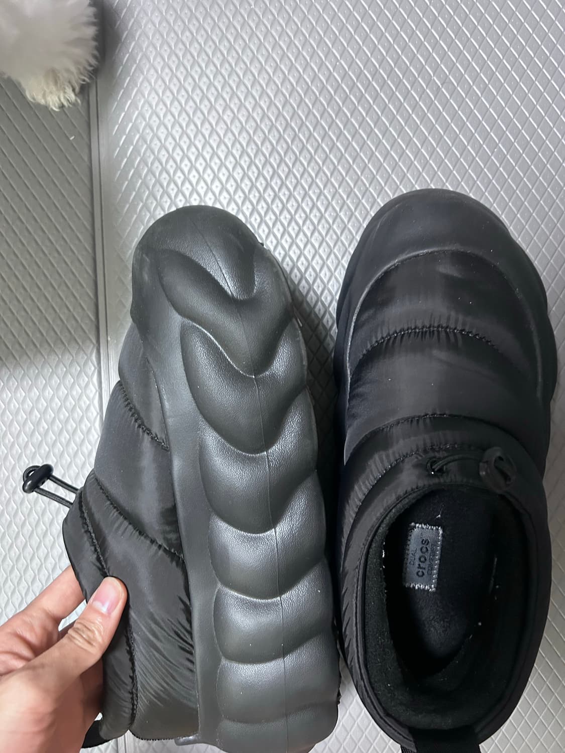 크록스 오버퍼프 쇼티 부츠 블랙 상품이미지1