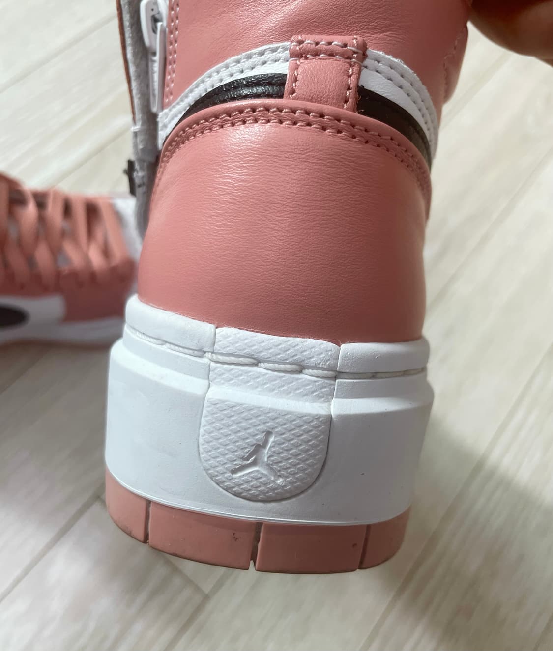 240나이키 에어 조던1 엘리베이트하이 레드스타더스트우먼스 상품이미지4