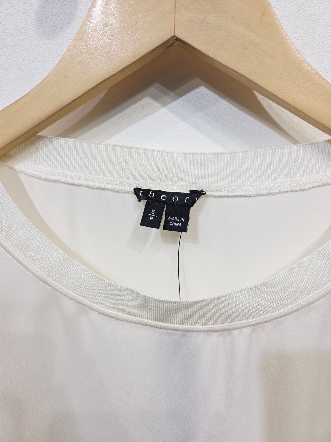 띠어리 Theory 아이보리 실크 반팔_S 상품이미지3