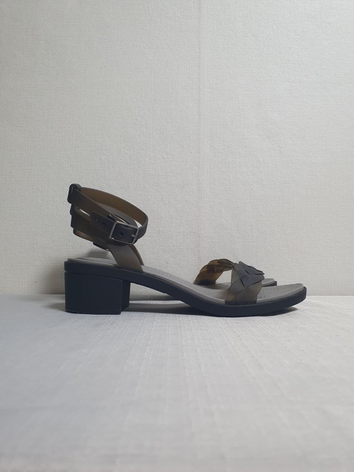 크록스 이자벨라 블록힐 샌들 청키 클리어 블랙 240mm 상품이미지1
