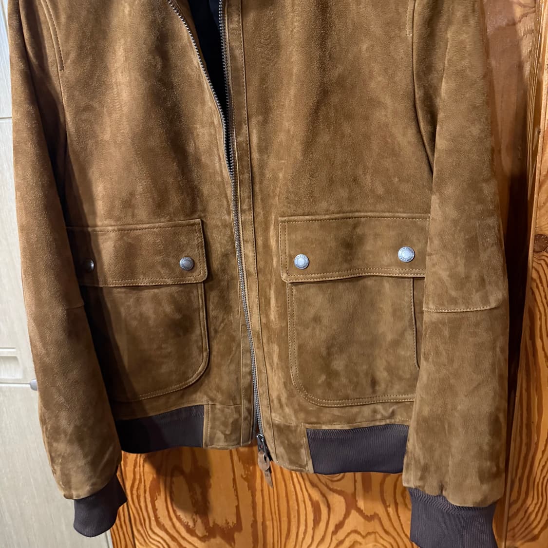 톰포드 23 S/S 스웨이드 자켓 판매 합니다. 상품이미지4