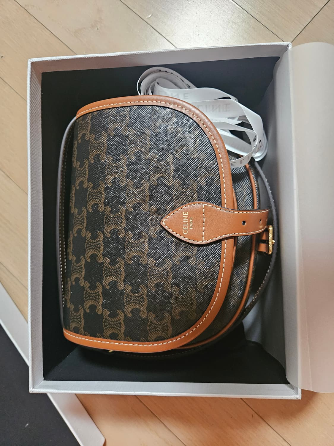 셀린느 트리옹프 캔버스 & 카프스킨 미디움 폴코백 상품이미지2