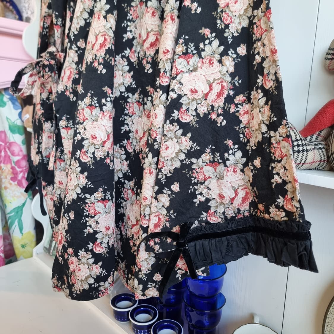 로즈 블랙 프릴 기모노 랩 블라우스 상품이미지4