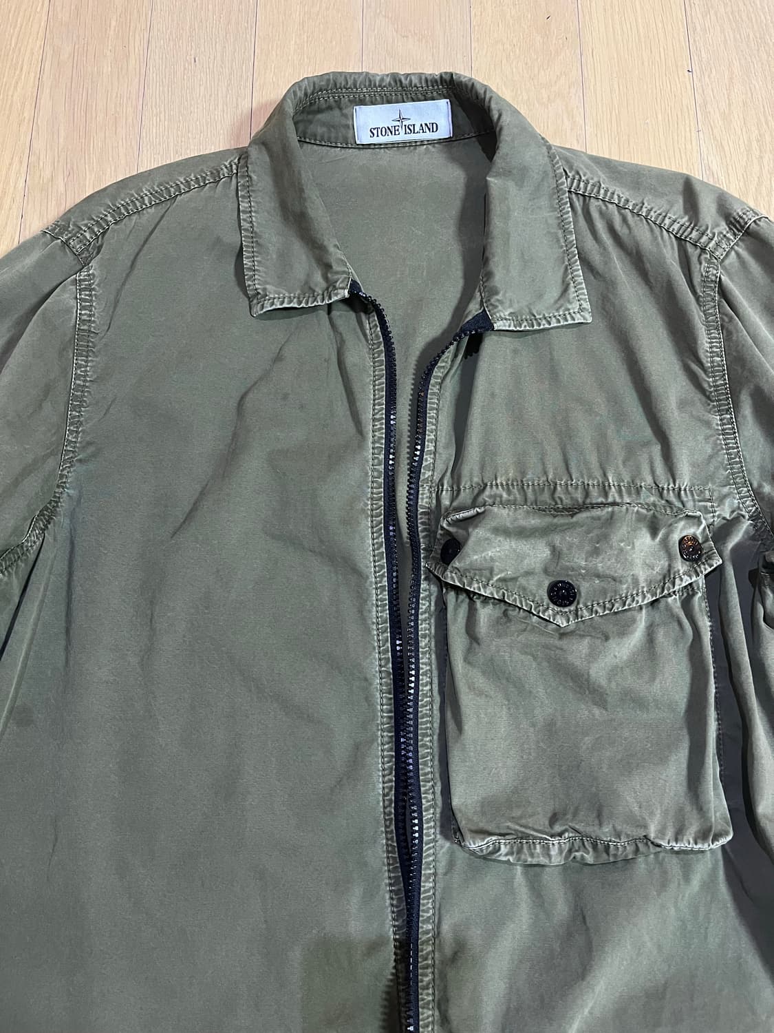 스톤아일랜드 원포켓 올드 이펙트 오버자켓 카키(L사이즈) 상품이미지2