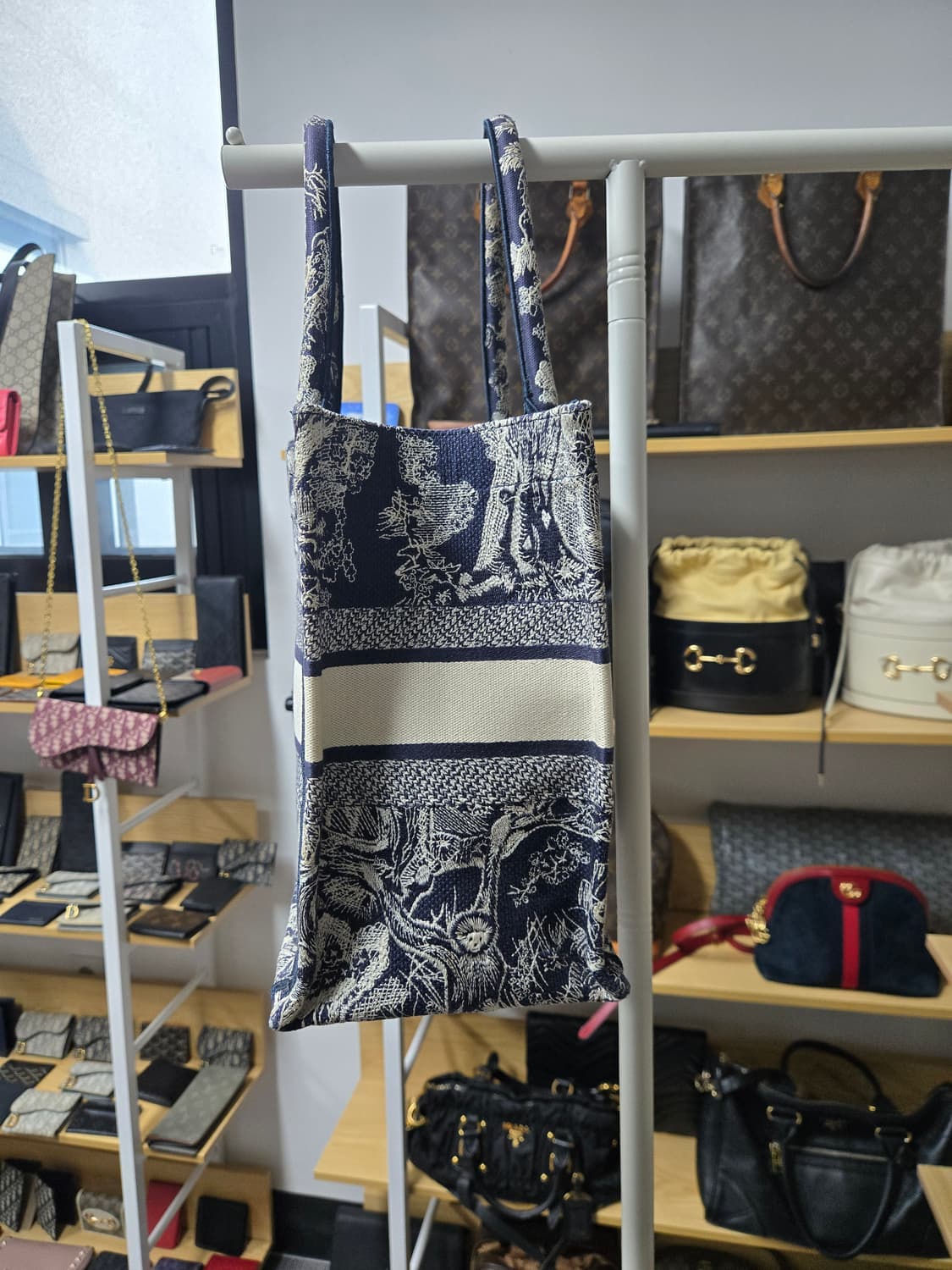 [특가][정품]디올 트와일라잇 북토트백 미듐 상품이미지2