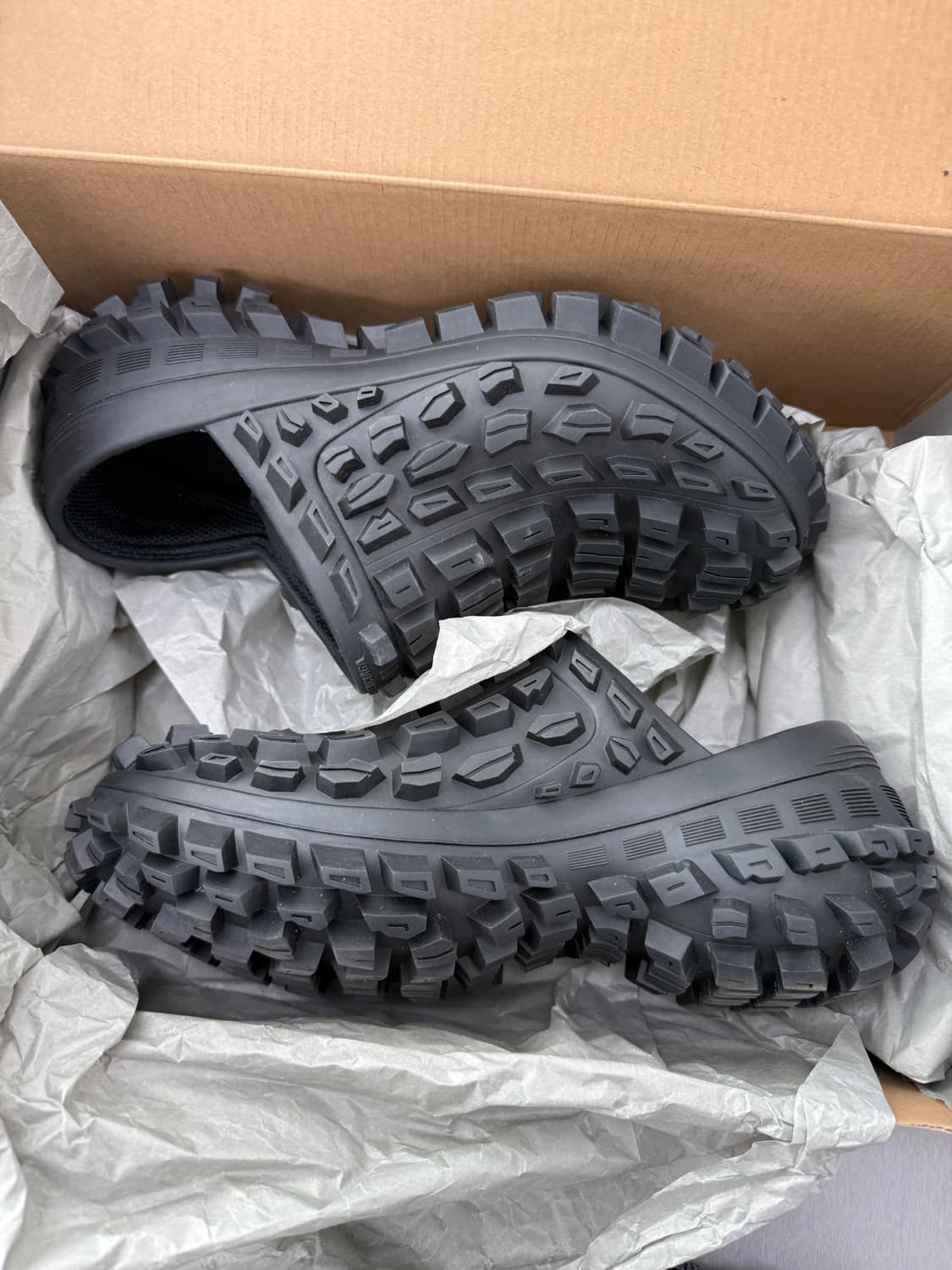 발렌시아가 디펜더 클로그 블랙 공홈 새상품 41사이즈 바운서 상품이미지1