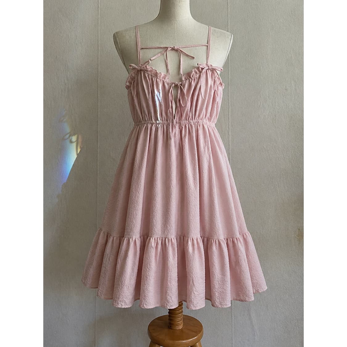 분홍 레이스 미디 원피스 상품이미지1