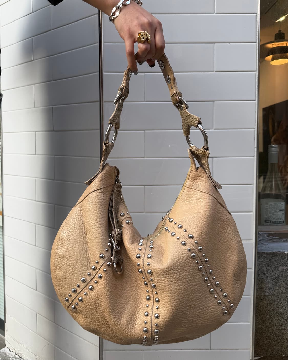 돌체앤가바나 스터디드 레더 숄더백 상품이미지1