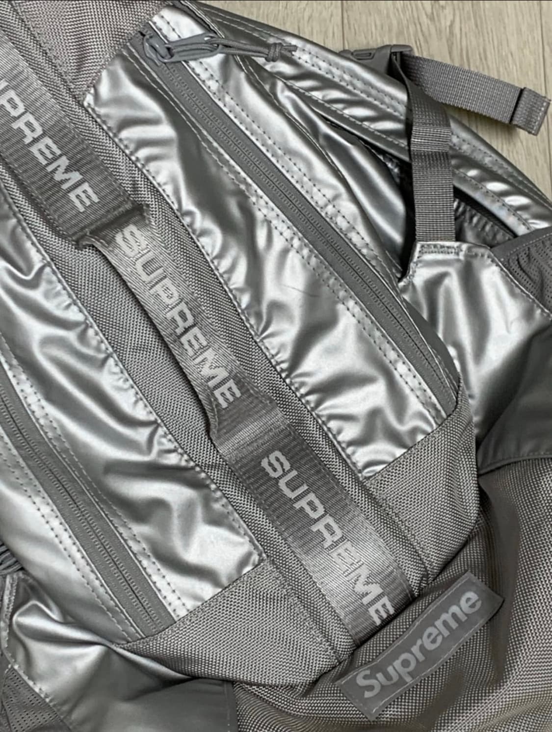 슈프림 백팩 실버 22FW Supreme Backpack Silver 상품이미지3