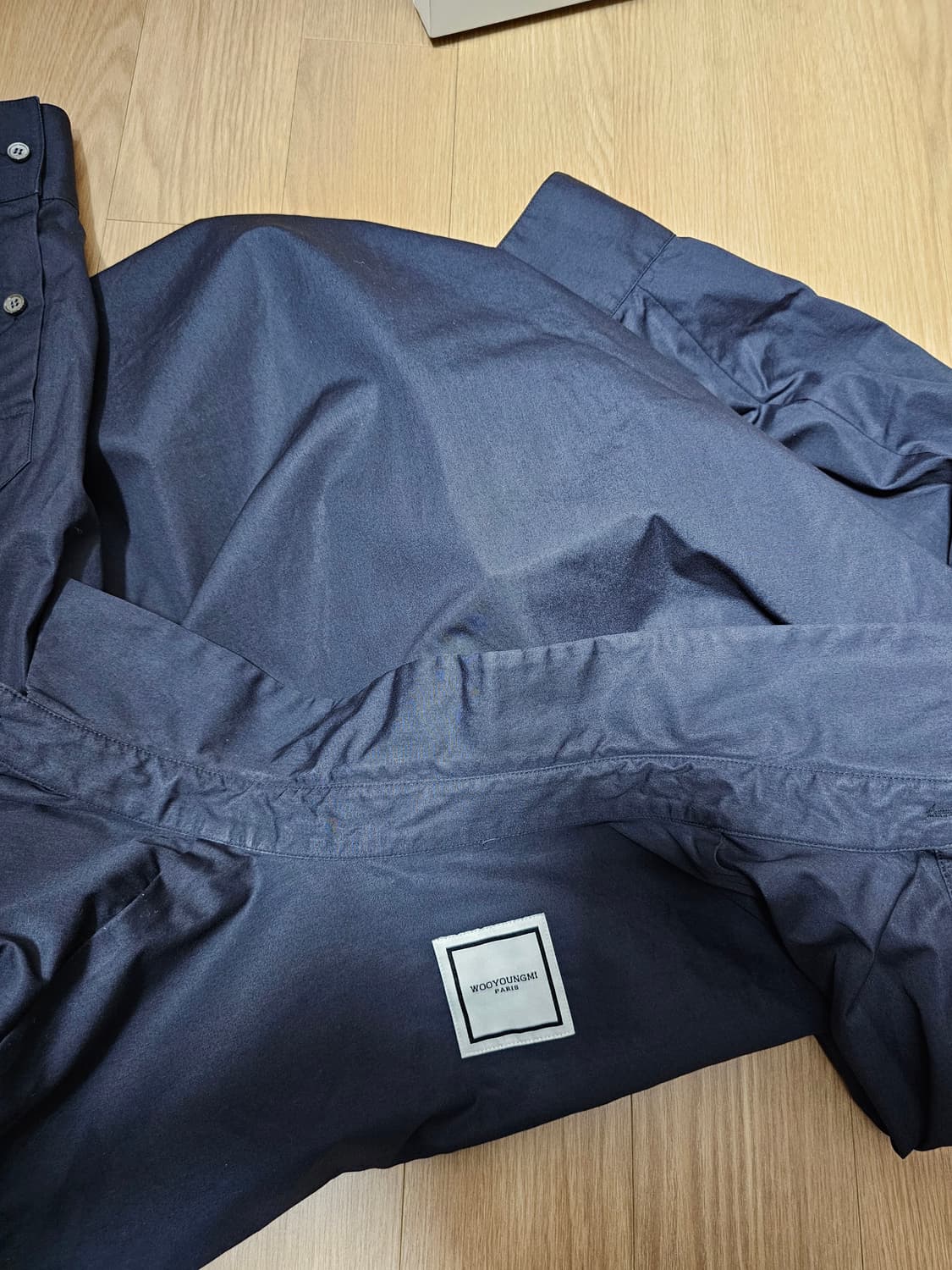 우영미 백로고 셔츠 상품이미지3