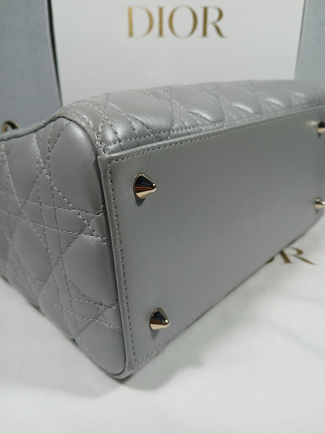 디올 레이디 토트백 미듐 M0565OBDU 상품이미지9