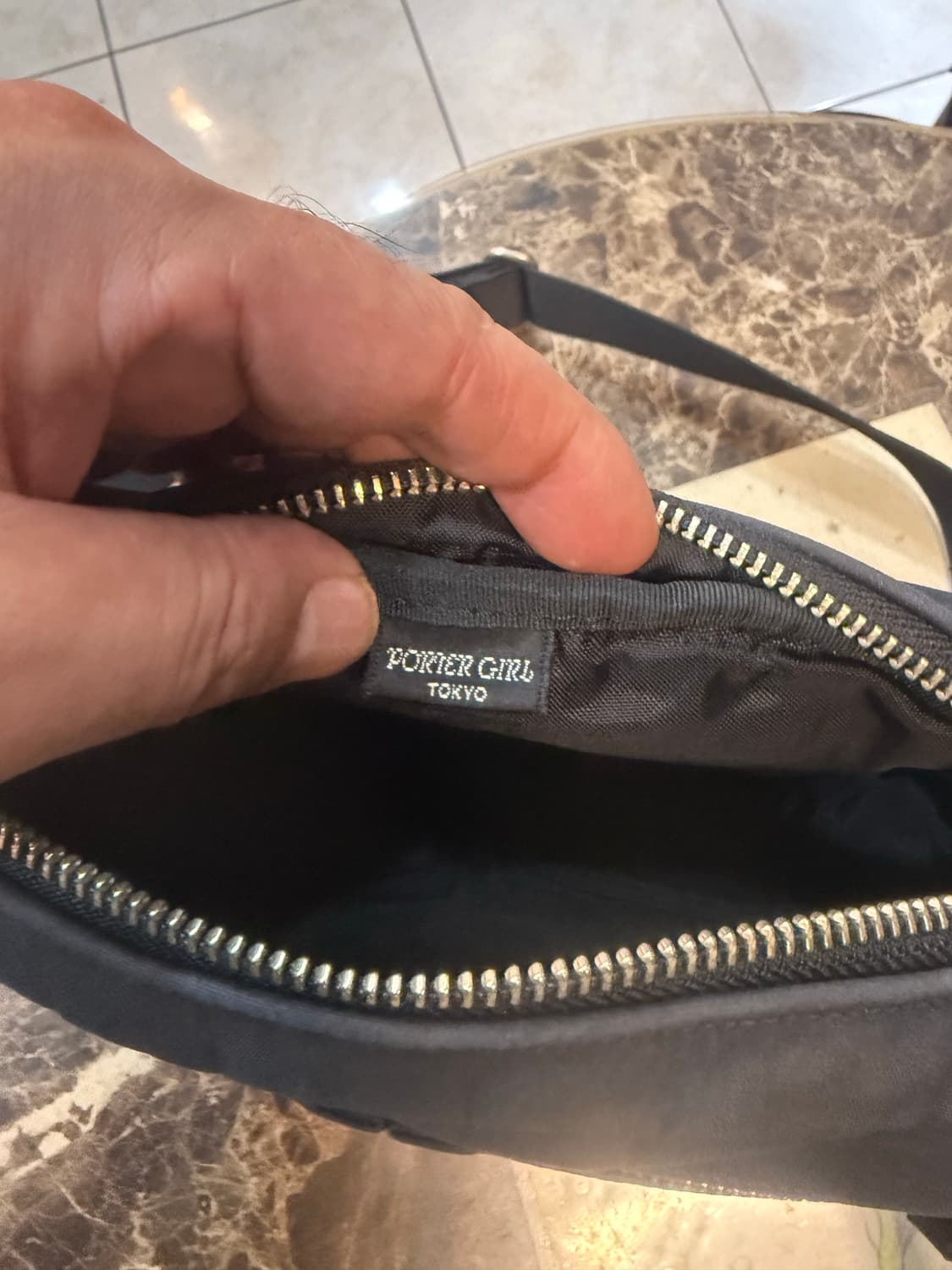 정품 요시다포터 라운드 미니 크로스백 팝니다 상품이미지8