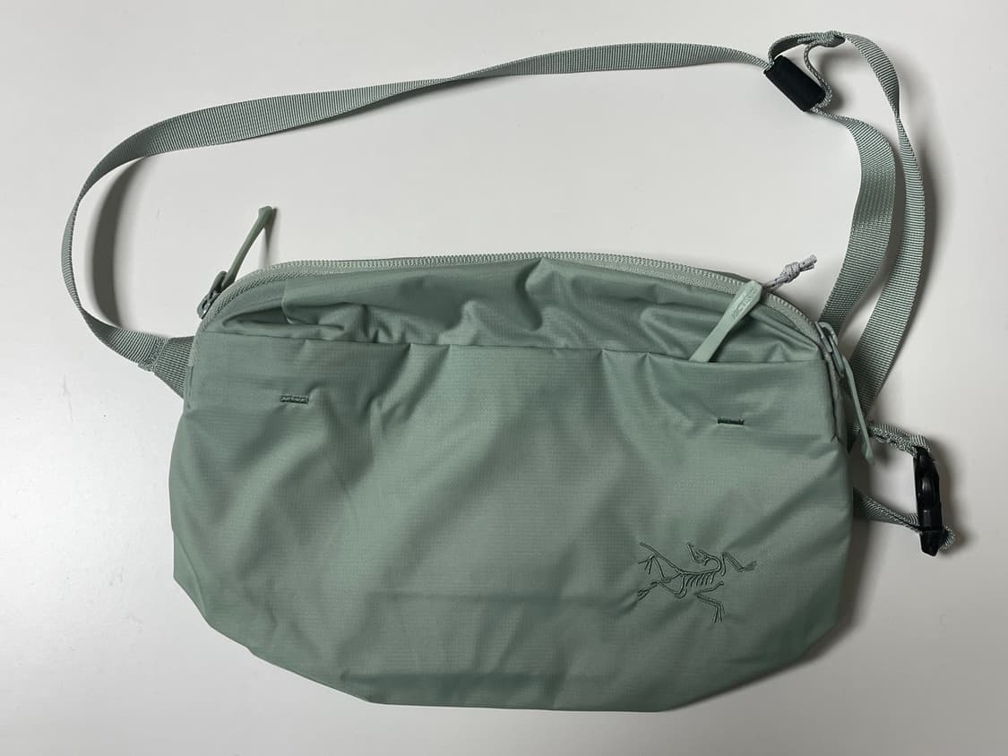 아크테릭스 헬리아드 크로스바디백 스톤 그린 상품이미지1