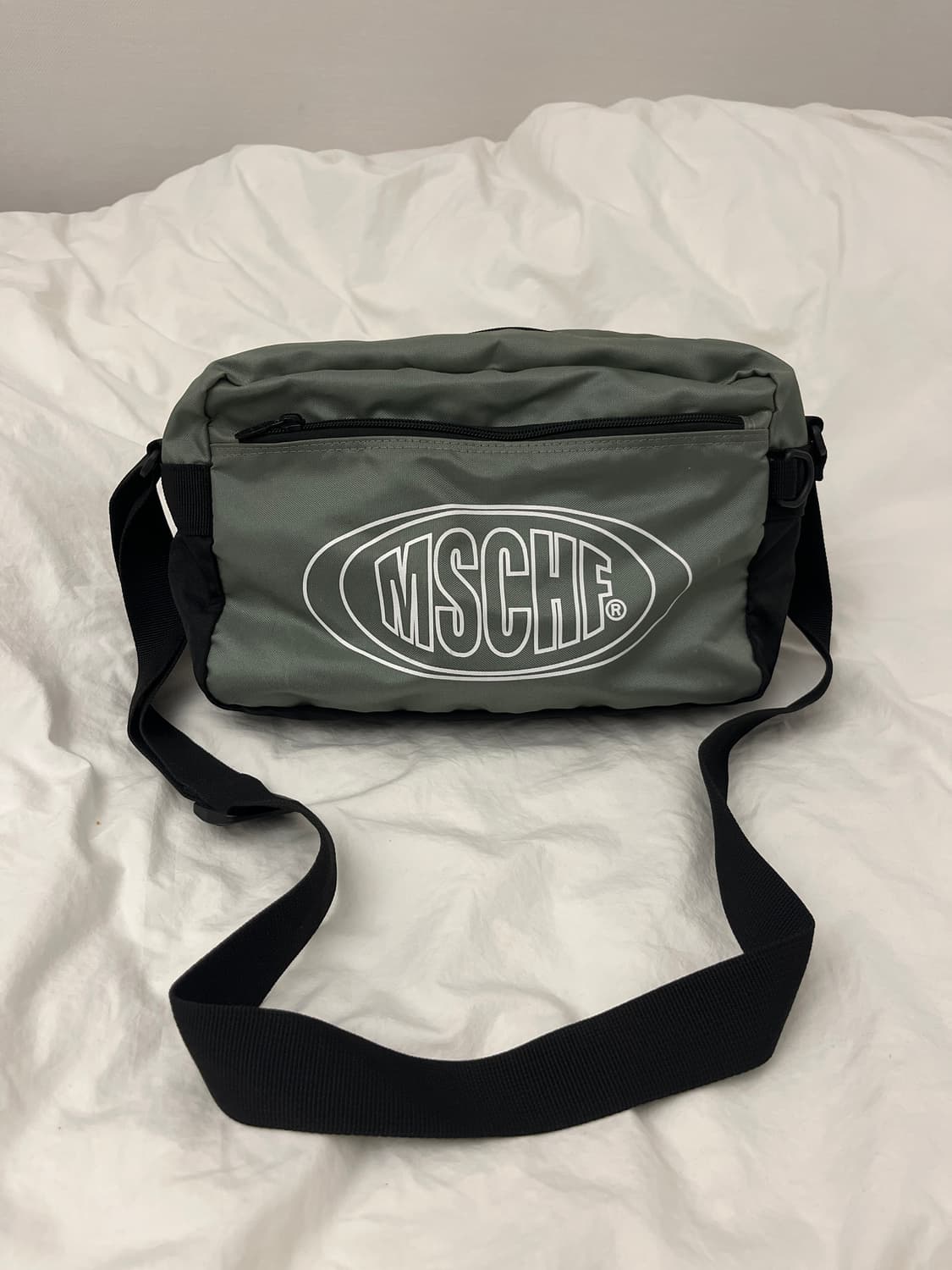 미스치프 나일론 크로스백 상품이미지1