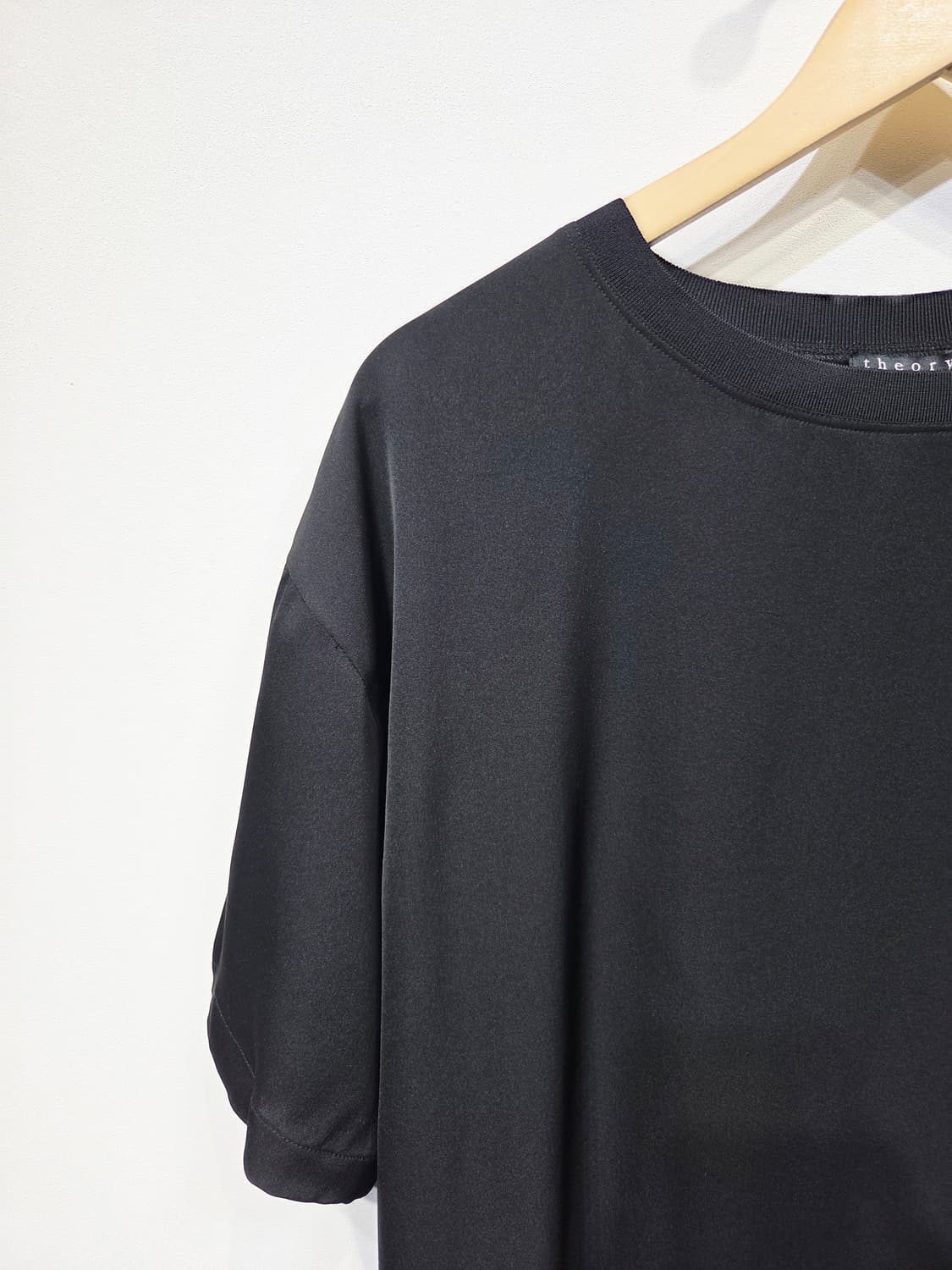 띠어리. 여자 블랙 반팔 티셔츠_S 상품이미지3