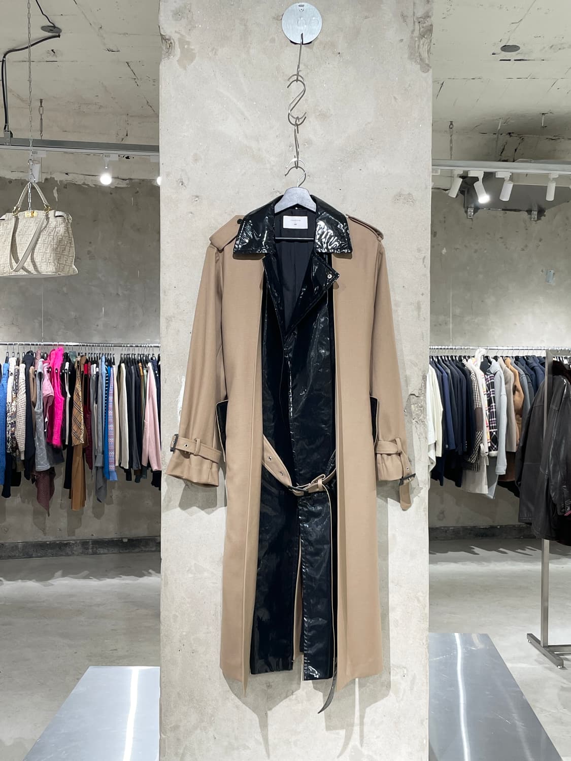 토가 아카이브 x h&m 베이지 도킹 벨티드 트렌치 코트  상품이미지1