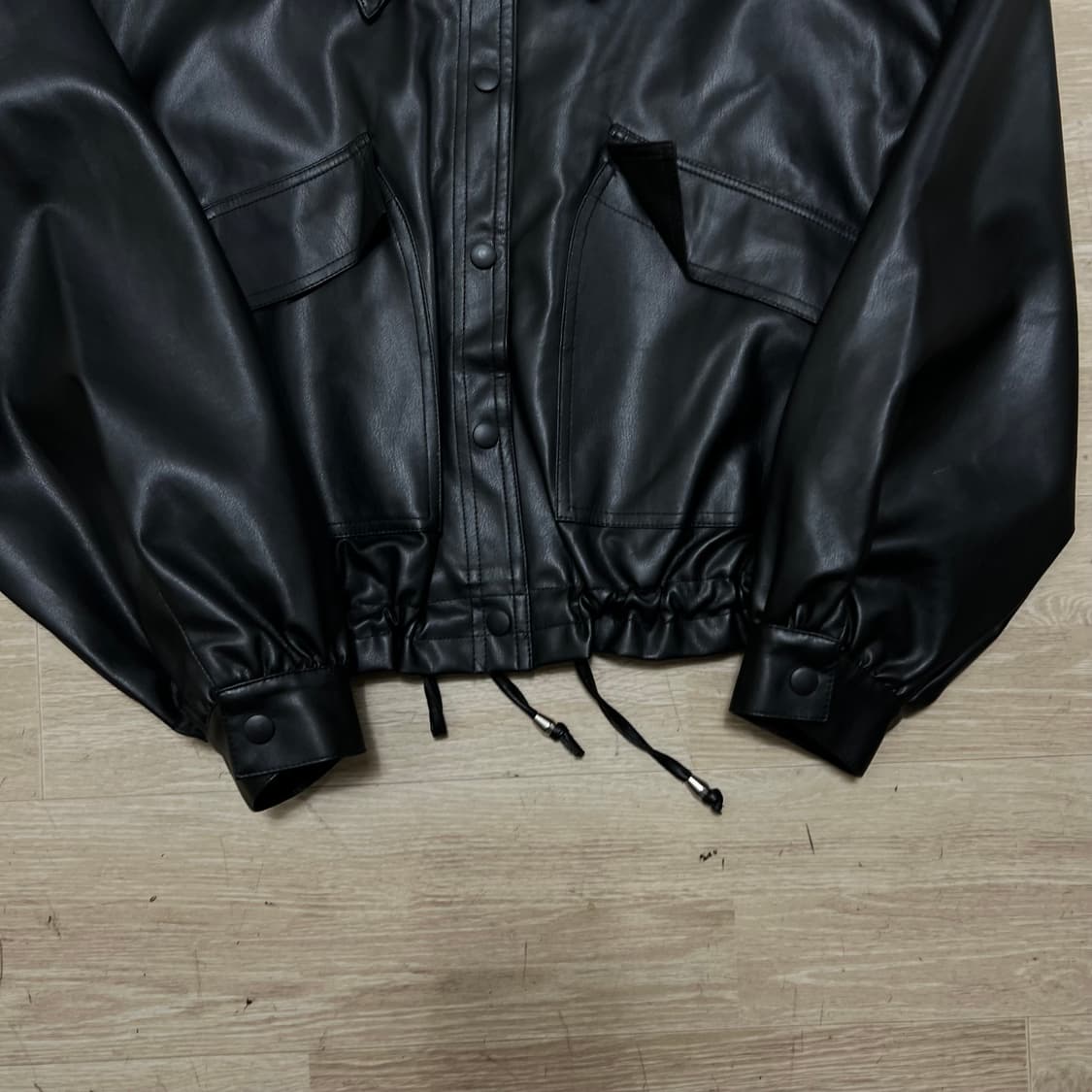 파프리카 여성 크롭 레더 셔켓 가죽자켓 [블랙] 88-96-160 상품이미지3