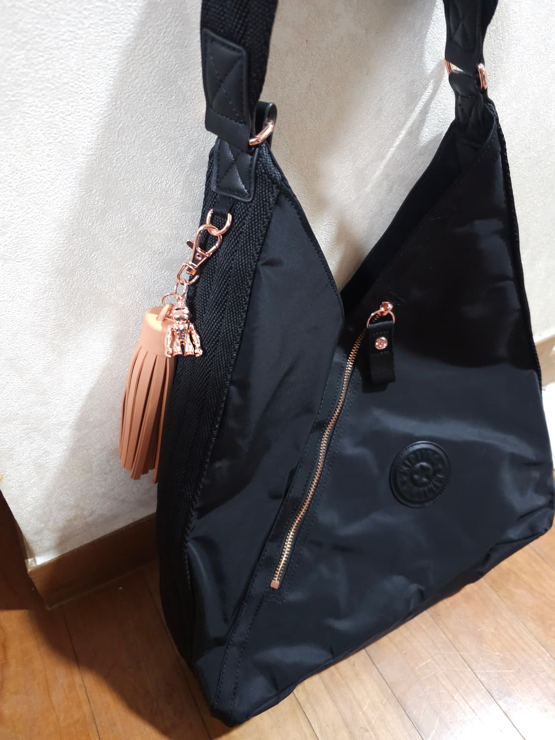 거의새것)키플링 블랙 숄더백 태슬 장식 상품이미지5