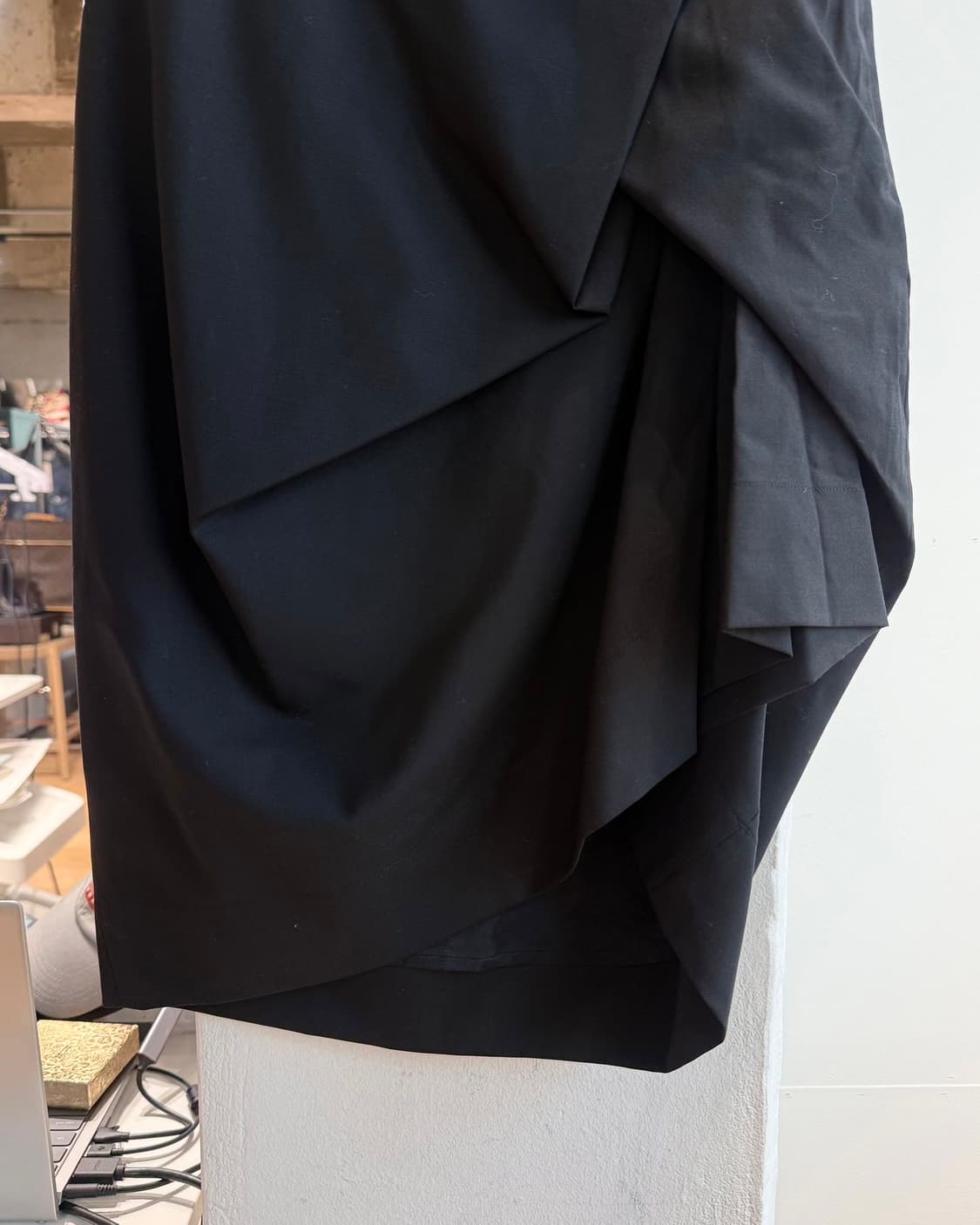 비비안웨스트우드 레드라벨 블랙 드레이프 미디스커트  상품이미지5