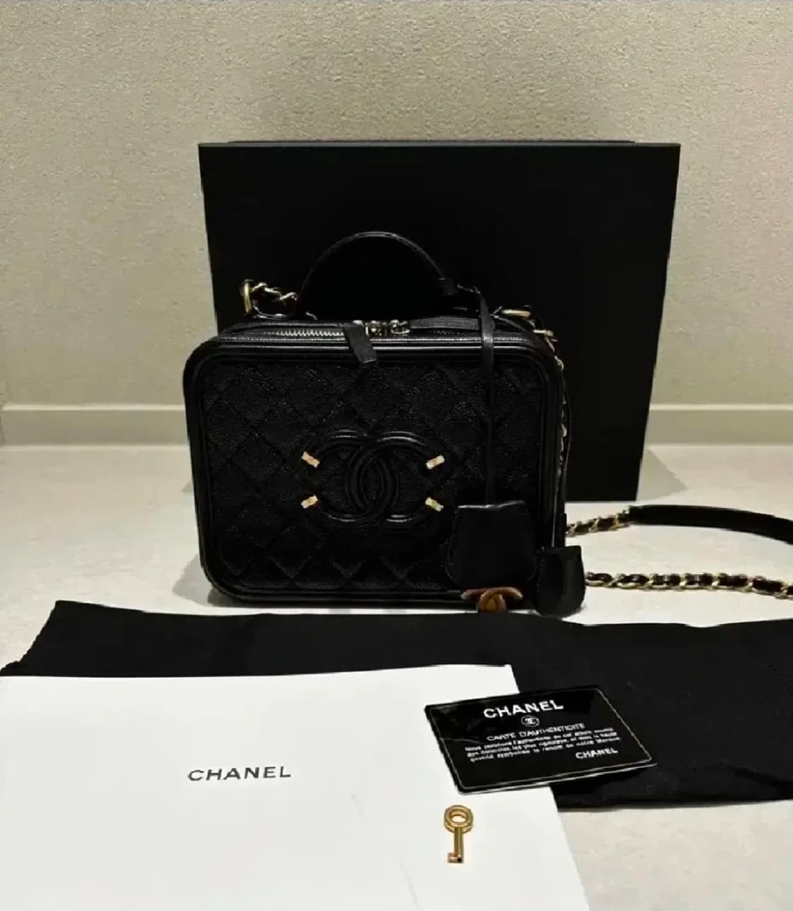샤넬 캐비어 코스메틱백 금장 상품이미지1