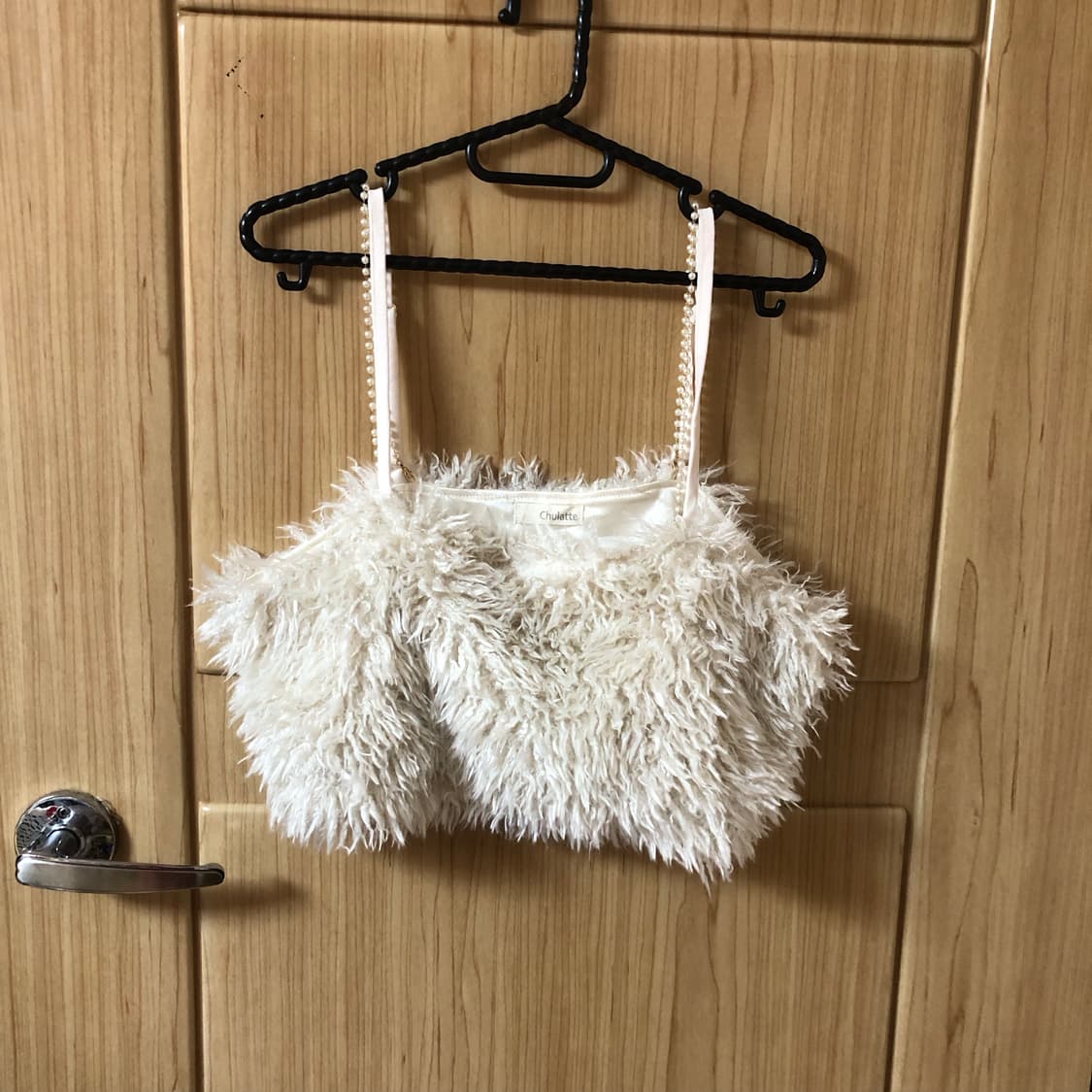 Day 3 beige fur crop top 📻  상품이미지1