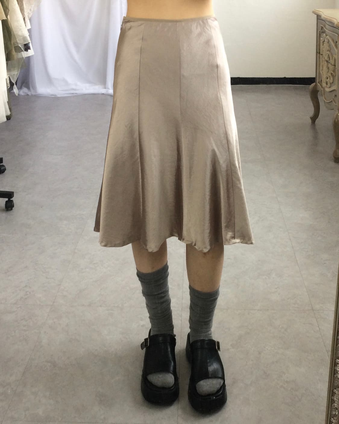 Glossy midi skirt 상품이미지5