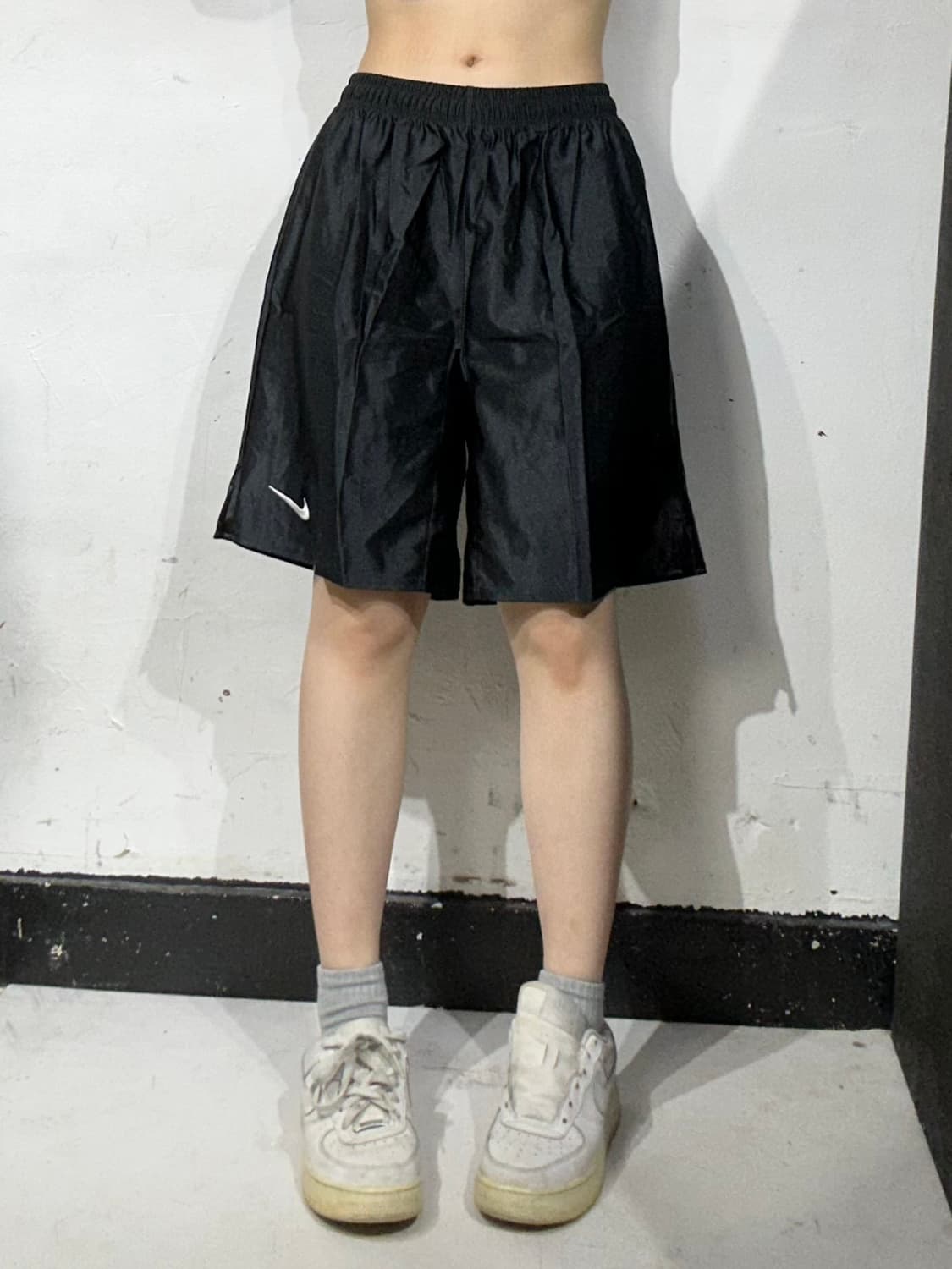나이키 블랙 와이드 버뮤다 화이트 스우시 반바지 M 상품이미지2