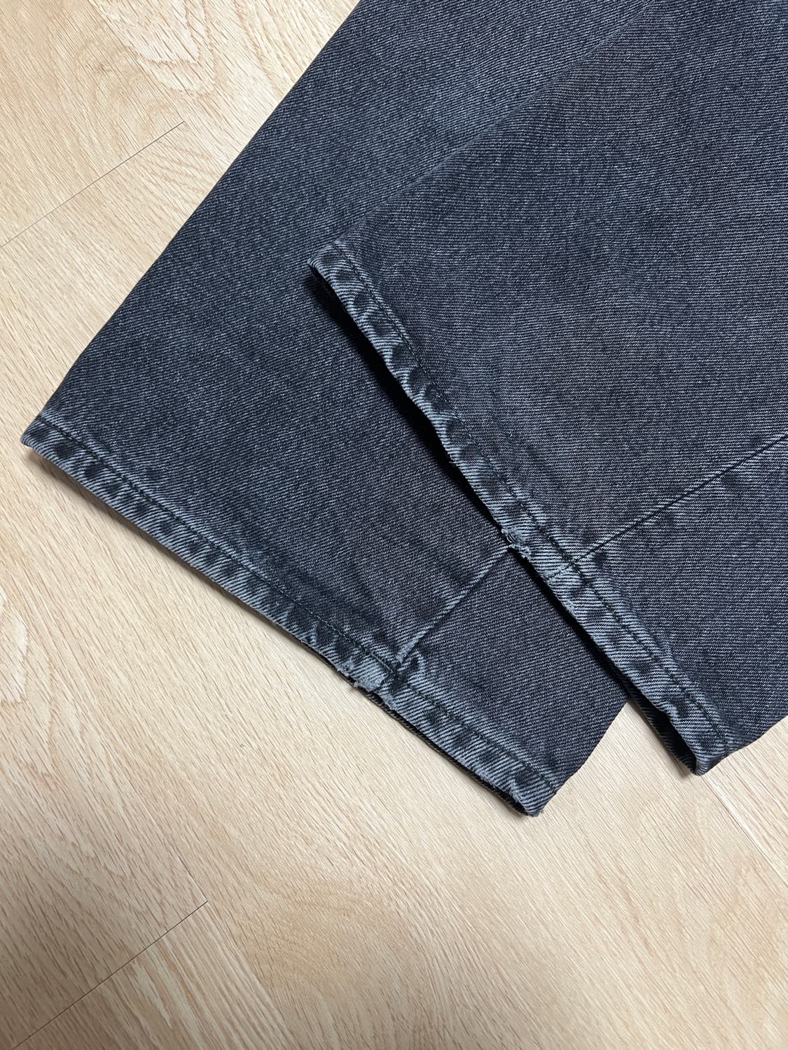 선플라워 와이드 트위스트 데님 워시드 블랙 흑청 32/32 상품이미지4