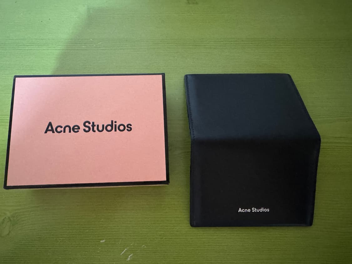 아크네스튜디오 카드지갑 상품이미지1