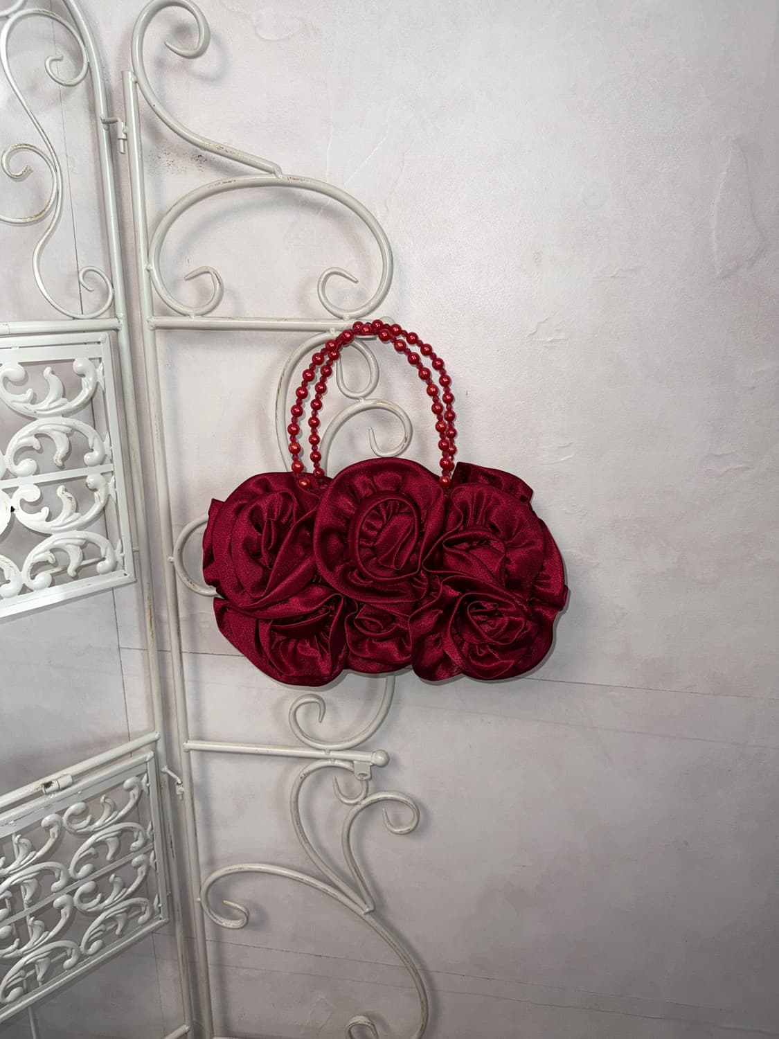 Burgundy satin rose pearl hand bag 상품이미지5