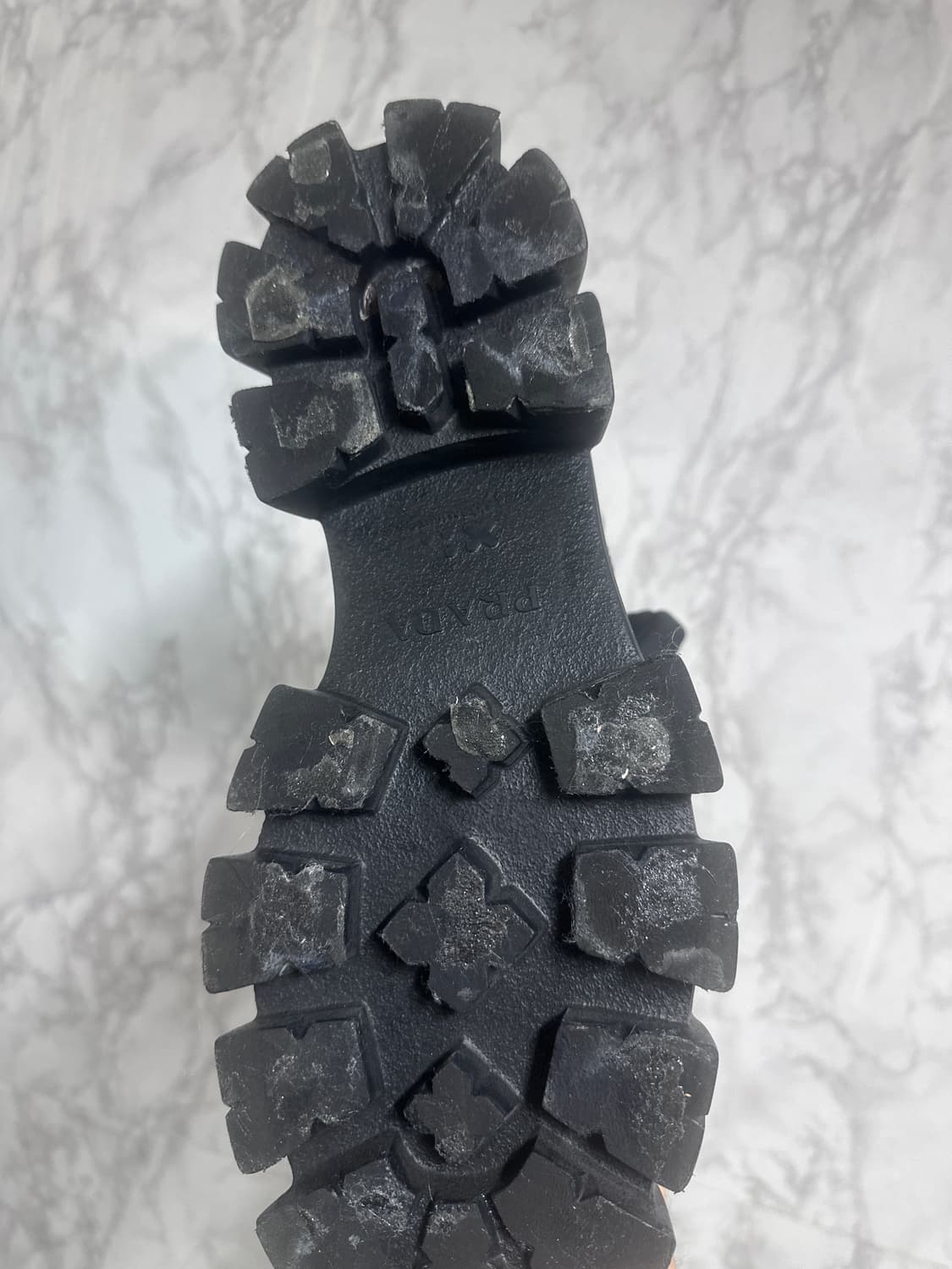 프라다 모놀리스 브러쉬드 레더 앤 나일론 부츠 블랙 9.5 상품이미지6