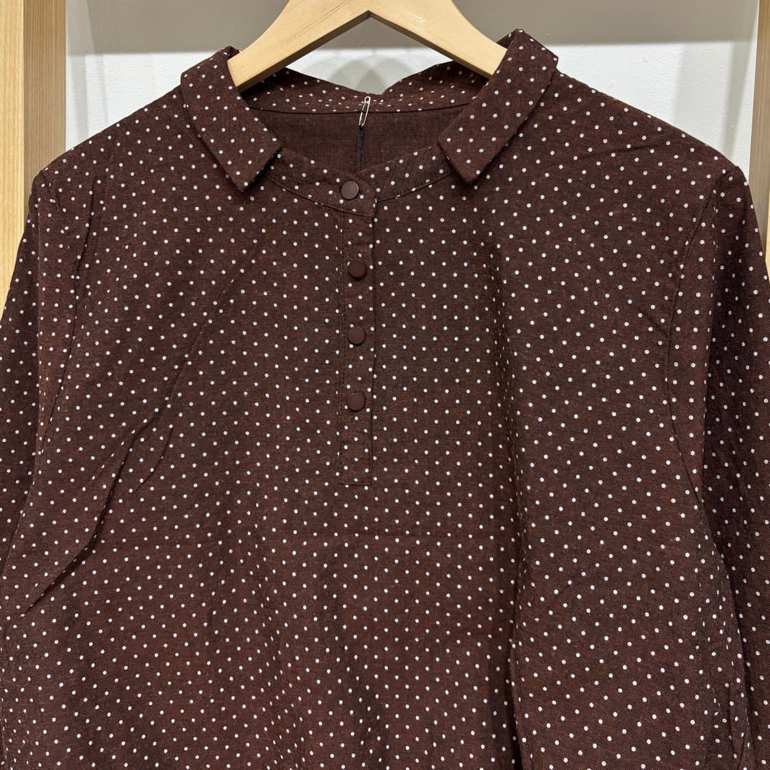 [새상품] 버튼 도트 스트링 긴팔티 상품이미지2