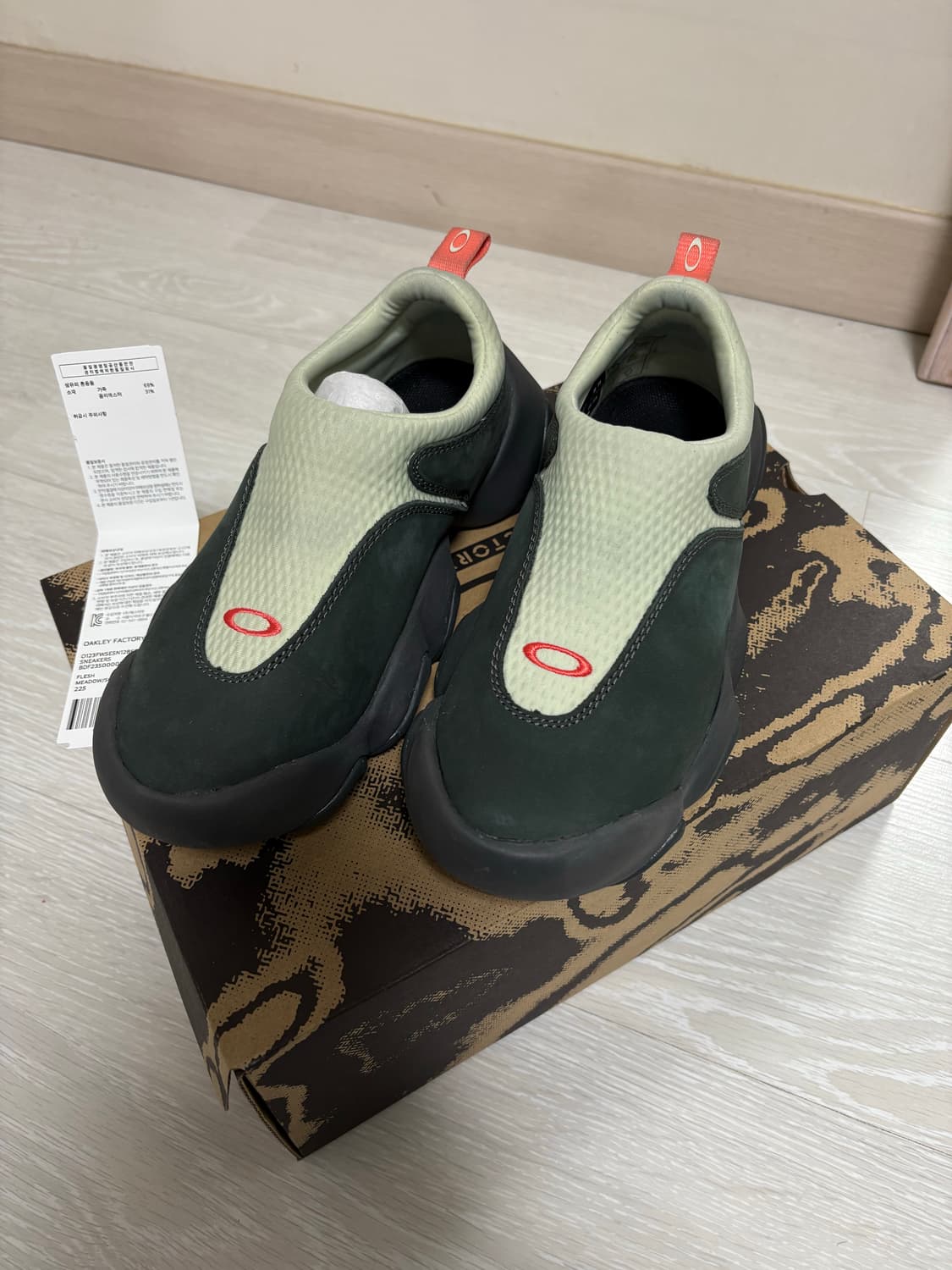 오클리 브레인데드 플래시 스니커즈 상품이미지1